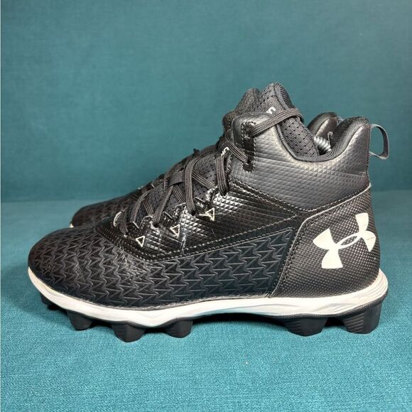 Size 8 - Men’s Under Armour black cleats - Picture 1 of 7